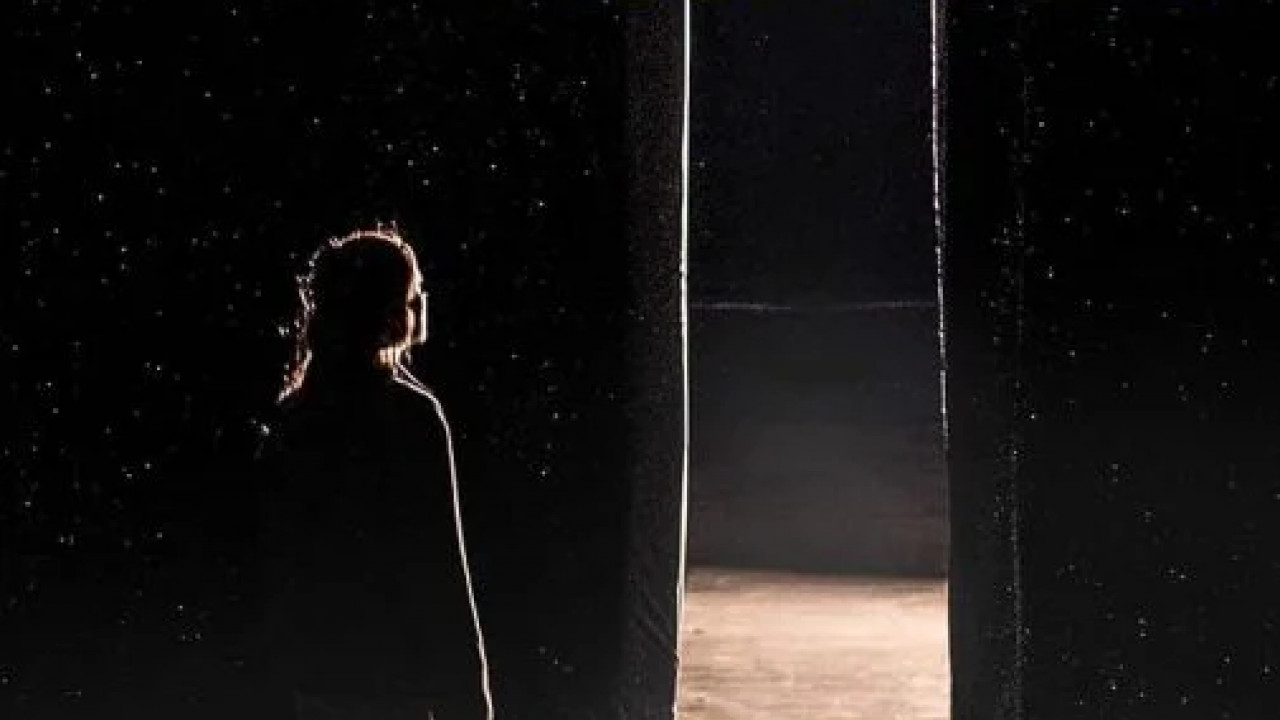 Through the Door ( 2024 )